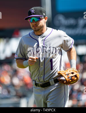 San Francisco, Californie, USA. 14 avr, 2019. Le voltigeur des Rockies du Colorado Garrett Hampson (1) l'échauffement, avant un match de la MLB entre les Rockies du Colorado et les Giants de San Francisco au parc d'Oracle à San Francisco, Californie. Valerie Shoaps/CSM/Alamy Live News Banque D'Images