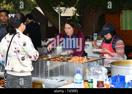 Londres, Royaume-Uni. 14 avr, 2019. Célèbre le Nouvel An Thaï (Songkran) au Temple Buddhapadipa Wimbledon en appelé Songkran Festival de l'eau, Londres, Royaume-Uni. Credit Photo : Alamy/Capital Live News Banque D'Images