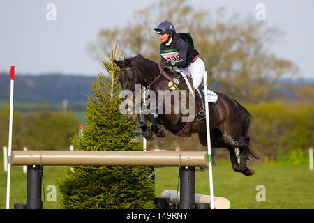 Norfolk, Royaume-Uni. 14 avr, 2019. 7e place. Piggy French équitation trèfle de Castletown. GBR. CCI4*. L'article C. Barefoot Retreats Burnham Market International Horse Trials. Le concours complet. Burnham Market. Le Norfolk. United Kingdom. GBR. {14}/{04}/{2019}. Credit : Sport en images/Alamy Live News Banque D'Images