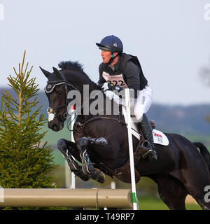 Norfolk, Royaume-Uni. 14 avr, 2019. Gagnant. Oliver Townend riding Cillnabradden Evo. GBR. CCI4*. L'article C. Barefoot Retreats Burnham Market International Horse Trials. Le concours complet. Burnham Market. Le Norfolk. United Kingdom. GBR. {14}/{04}/{2019}. Credit : Sport en images/Alamy Live News Banque D'Images