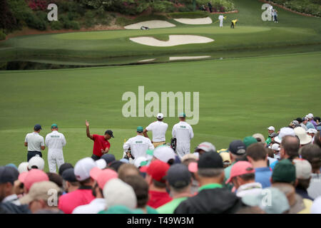 Augusta, États-Unis. 14 avr 2019. Tiger Woods (USA) au 12e trou lors de la finale du Masters 2019 Tournoi de golf annuel de l'Augusta National Golf Club à Augusta, Géorgie, Etats-Unis, le 14 avril 2019. Credit : Koji Aoki/AFLO SPORT/Alamy Live News Banque D'Images