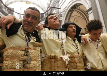 14 avril 2019 - 14 avril 2019 (Malaga Malaga ) l'acteur Antonio Banderas participe une année de plus dans la procession de la Vierge de Lagrimas et favorise aujourd'hui Dimanche de bouquets dans la Semaine Sainte de Malaga Crédit : Lorenzo Carnero/ZUMA/Alamy Fil Live News Banque D'Images