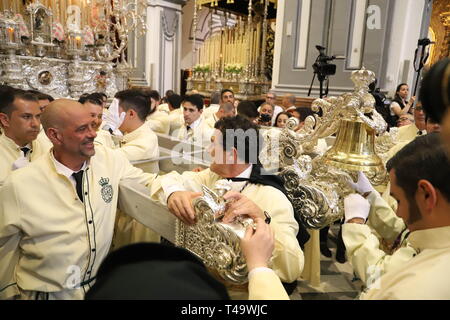 14 avril 2019 - 14 avril 2019 (Malaga Malaga ) l'acteur Antonio Banderas participe une année de plus dans la procession de la Vierge de Lagrimas et favorise aujourd'hui Dimanche de bouquets dans la Semaine Sainte de Malaga Crédit : Lorenzo Carnero/ZUMA/Alamy Fil Live News Banque D'Images