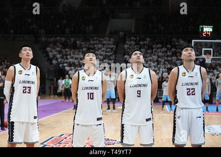 Shenyang, Shenyang, Chine. Apr 15, 2019. Shenyang, Chine-le Xinjiang Flying Tigers bat l'équipe de basket-ball de l'équipe Leopard Liaoning 97-95 à Shenyang, au nord-est ChinaÃ¢â€ La province de Liaoning. Crédit : SIPA Asie/ZUMA/Alamy Fil Live News Banque D'Images