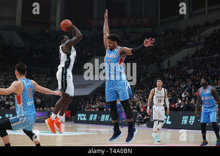 Shenyang, Shenyang, Chine. Apr 15, 2019. Shenyang, Chine-le Xinjiang Flying Tigers bat l'équipe de basket-ball de l'équipe Leopard Liaoning 97-95 à Shenyang, au nord-est ChinaÃ¢â€ La province de Liaoning. Crédit : SIPA Asie/ZUMA/Alamy Fil Live News Banque D'Images