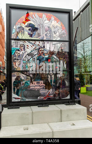 Donegall Place, Belfast, Royaume-Uni. Apr 15, 2019. Un vitrail appelé verre de Trônes qui dépeint plusieurs personnages de la maison de Stark a été dévoilé dans le centre de Belfast. Avec la dernière saison de l'acclamé Drame Fantasy Game of thrones projection le 15 avril Crédit : Bonzo/Alamy Live News Banque D'Images