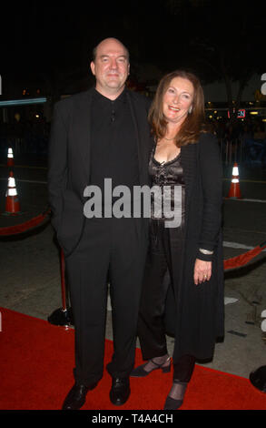 LOS ANGELES, CA. 13 novembre 2003 : l'Acteur JOHN CARROLL LYNCH & femme Brenda lors de la première mondiale, à Los Angeles, de son nouveau film Gothika. Banque D'Images