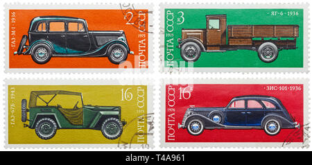 Urss - circa 1975 : Collection de timbres imprimés en URSS, Fédération de voitures rétro montre, série, vers 1975. Banque D'Images