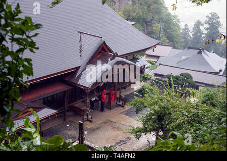 Risshaku-Ji jardins du Temple par temps humide, Yamadera, Yamagata, Japon Banque D'Images