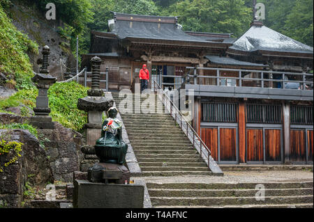 Risshaku-Ji jardins du Temple par temps humide, Yamadera, Yamagata, Japon Banque D'Images