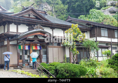 Risshaku-Ji jardins du Temple par temps humide, Yamadera, Yamagata, Japon Banque D'Images