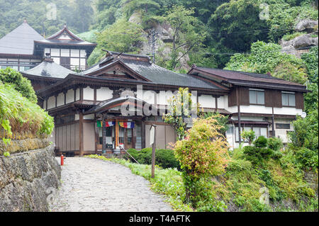 Risshaku-Ji jardins du Temple par temps humide, Yamadera, Yamagata, Japon Banque D'Images