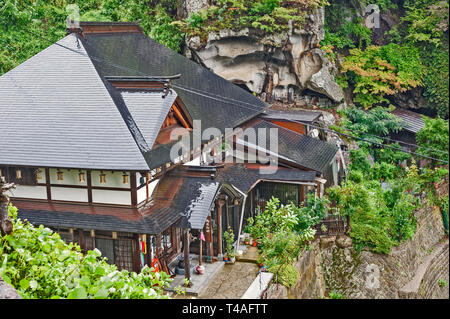 Risshaku-Ji jardins du Temple par temps humide, Yamadera, Yamagata, Japon Banque D'Images