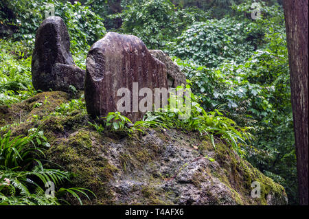 Risshaku-Ji jardins du Temple par temps humide, Yamadera, Yamagata, Japon Banque D'Images