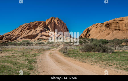 Spitzkoppe, formation rocheuse unique dans le Damaraland, Namibie Banque D'Images