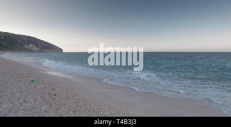 Beau matin d'été sur une plage de sable à Switzerland, Albanie Banque D'Images