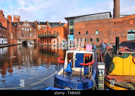 L'eau du réseau du canal de Birmingham - célèbre rue Gaz du bassin. West Midlands, Angleterre. Banque D'Images