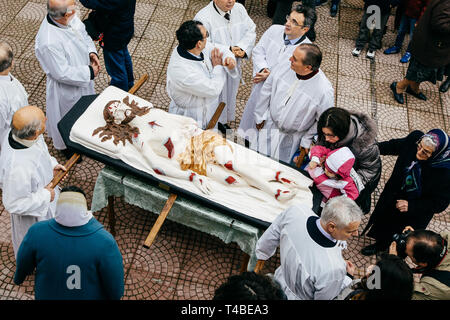 BARILE, ITALIE - 18 AVRIL 2014 - La représentation de la Pâques Via Crucis avec sa caractéristique des scènes et des costumes, à Barile, Italie Banque D'Images