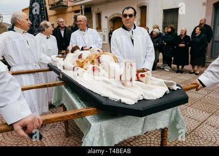 BARILE, ITALIE - 18 AVRIL 2014 - La représentation de la Pâques Via Crucis avec sa caractéristique des scènes et des costumes, à Barile, Italie Banque D'Images