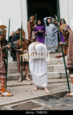 BARILE, ITALIE - 18 AVRIL 2014 - La représentation de la Pâques Via Crucis avec sa caractéristique des scènes et des costumes, à Barile, Italie Banque D'Images