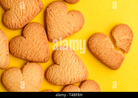 Tas de cookies en forme de coeur Banque D'Images