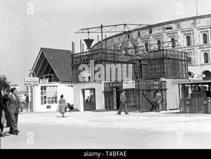 Le 1er septembre 1949 l'exposition de la construction allemand a ouvert ses portes à Nuremberg. De nombreuses entreprises de construction allemande montrent machines de construction et les matériaux de construction. Dans le monde d'utilisation | Banque D'Images