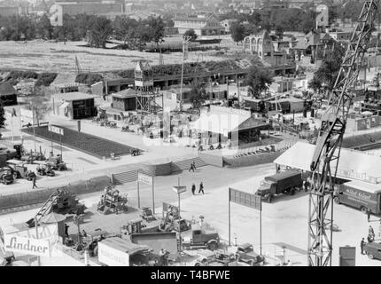 Vue sur le parc des expositions. Le 1er septembre 1949 l'exposition de la construction allemand a ouvert ses portes à Nuremberg. De nombreuses entreprises de construction allemande montrent machines de construction et les matériaux de construction. Dans le monde d'utilisation | Banque D'Images