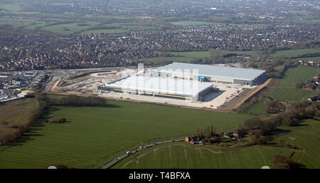 Vue aérienne de 2 nouvelles unités industrielles en cours de construction à côté de Haydock Lane Industrial Estate juste au nord de l'A580, au nord est de St Helens Banque D'Images