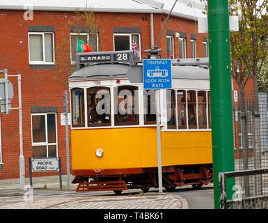 Liverpool, Royaume-Uni 12 avril 2019 un tramway Vintage prend la route de crédit Wirral Ian Fairbrother/Alamy Stock Photos Banque D'Images
