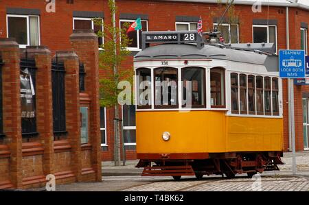 Liverpool, Royaume-Uni 12 avril 2019 un tramway Vintage prend la route de crédit Wirral Ian Fairbrother/Alamy Stock Photos Banque D'Images