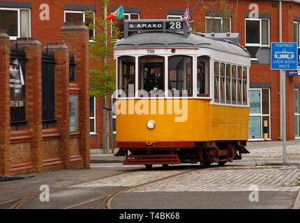 Liverpool, Royaume-Uni 12 avril 2019 un tramway Vintage prend la route de crédit Wirral Ian Fairbrother/Alamy Stock Photos Banque D'Images
