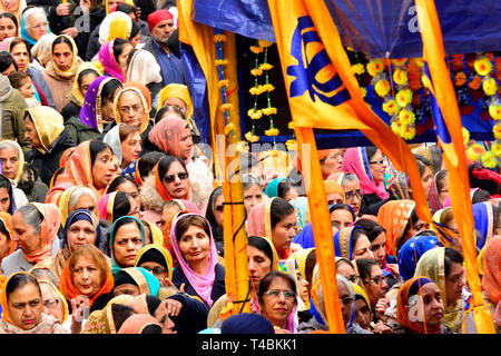 Gravesend, Kent, UK. Le Vaisakhi (ou Baisakhi / Vaishakhi / Vasakhi) festival Sikh annuel célébrant le Nouvel An pendjabi. 13 avril 2019 Banque D'Images