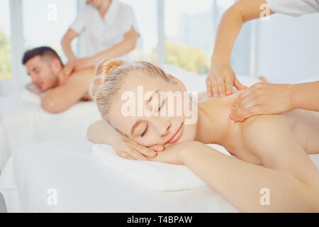 Couple massage au Spa club Banque D'Images