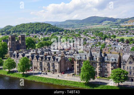 Vue Ouest de la ville et de la rivière Ness de Castle Hill, Inverness, Highland, Ecosse, Royaume-Uni Banque D'Images