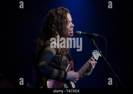 Brighton, East Sussex. 14 avril 2019. Nilufer Yanya effectue live at The Haunt à Brighton, sur sa tournée européenne. La tournée suit la sortie de son premier album "Miss Univers" publié le 22 mars 2019. Credit : Francesca Moore/Alamy Live News Banque D'Images