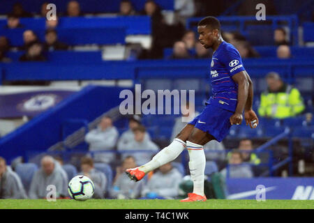 Londres, Royaume-Uni. 15 avril, 2019. Marc Guehi de Chelsea U23 en action. PL2 match, Chelsea Arsenal v u23's U23's à Stamford Bridge à Londres le lundi 15 avril 2019. Cette image ne peut être utilisé qu'à des fins rédactionnelles. Usage éditorial uniquement, licence requise pour un usage commercial. Aucune utilisation de pari, de jeux ou d'un seul club/ligue/dvd publications. pic par Steffan Bowen/ Andrew Orchard la photographie de sport/Alamy live news Banque D'Images