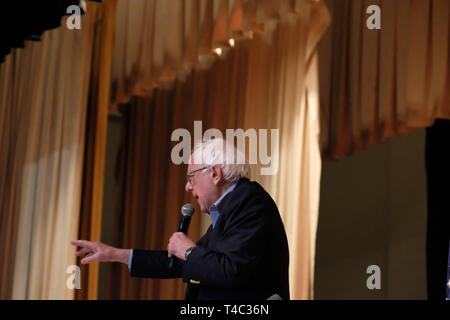 Warren, Ohio, USA. 14 avr, 2019. Le sénateur Bernie SANDERS prend la parole à l'hôtel de ville avec les travailleurs de l'Ohio Président AFT Randi Weingarten, à la Lordstown High School, à Warren, Ohio le Dimanche, Avril 14, 2019. Credit : Preston Ehrler/ZUMA/Alamy Fil Live News Banque D'Images