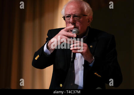 Warren, Ohio, USA. 14 avr, 2019. Le sénateur Bernie SANDERS prend la parole à l'hôtel de ville avec les travailleurs de l'Ohio Président AFT Randi Weingarten, à la Lordstown High School, à Warren, Ohio le Dimanche, Avril 14, 2019. Credit : Preston Ehrler/ZUMA/Alamy Fil Live News Banque D'Images