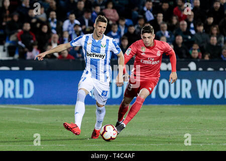 CD Leganes Ruben Perez et Federico du Real Madrid Valverde lors de la Liga match entre CD Leganes et Real Madrid au stade de Butarque à Martorell, Espagne. Score final : CD Leganes 1 - Real Madrid 1. Banque D'Images