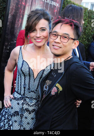 Los Angeles, Californie, USA 15 avril 2019, l'actrice Linda Cardellini et producteur James Wan assister à la première mondiale de la Malédiction de La Llorona le 15 avril 2019 à l'Egyptian Theatre de Los Angeles, Californie. Photo de Barry King/Alamy Live News Banque D'Images