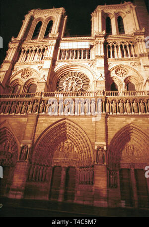 ***PHOTO*** Notre-Dame de Paris, cathédrale catholique médiévale, est vu à Paris, France, le 14 janvier 1993. (Photo/CTK Jaroslav Hejzlar) Banque D'Images