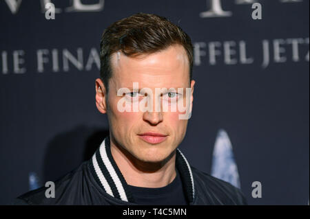 Hambourg, Allemagne. Apr 15, 2019. Lars Burmeister, modèle, est le soir dans un cinéma de Hambourg avec la poursuite de la série "Game of Thrones" (1er épisode, saison 8). Credit : Mohssen Assanimoghaddam/dpa/Alamy Live News Banque D'Images