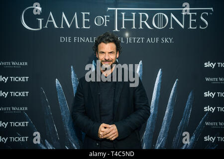 Hambourg, Allemagne. Apr 15, 2019. Stephan Luca, acteur, est le soir dans un cinéma de Hambourg avec la poursuite de la série "Game of Thrones" (1 épisode, saison 8.). Credit : Mohssen Assanimoghaddam/dpa/Alamy Live News Banque D'Images