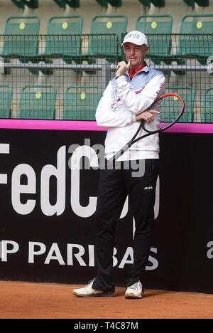 Prostejov, République tchèque. Apr 16, 2019. Petr Pala, République tchèque ne joue pas le capitaine, est vu lors d'une session de formation avant la République tchèque contre le Canada Fed Cup relegation contest, le 16 avril 2019, à Prostejov, en République tchèque. Le concours aura lieu du 20 avril au 21 avril. Credit : Ludek Perina/CTK Photo/Alamy Live News Banque D'Images