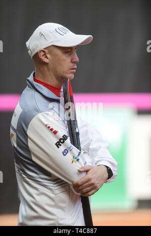 Prostejov, République tchèque. Apr 16, 2019. Petr Pala, République tchèque ne joue pas le capitaine, est vu lors d'une session de formation avant la République tchèque contre le Canada Fed Cup relegation contest, le 16 avril 2019, à Prostejov, en République tchèque. Le concours aura lieu du 20 avril au 21 avril. Credit : Ludek Perina/CTK Photo/Alamy Live News Banque D'Images