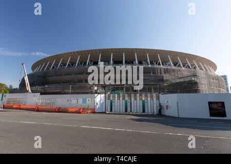 Tokyo, Japon. Apr 16, 2019. Les travaux de construction se poursuivent au nouveau Stade national. Le nouveau Stade national sera le lieu de Tokyo 2020 Jeux Olympiques et Paralympiques. Credit : Rodrigo Reyes Marin/AFLO/Alamy Live News Banque D'Images