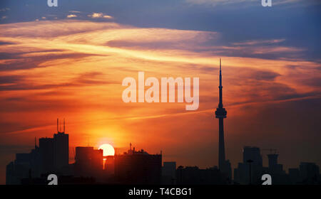 Lever de soleil sur l'horizon du centre-ville de Toronto. Banque D'Images