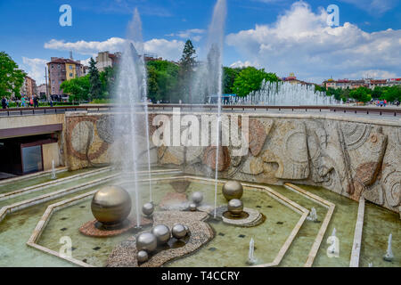 Springbrunnen, Platz vor dem Les Kulturpalast Bulevard, Bulgarie, Sofia, Bulgarie Banque D'Images