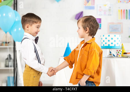 Adorable preteen boys and Birthday party Banque D'Images