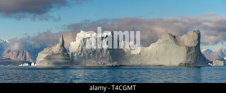 Les icebergs, Scoresbysund, Groenland Banque D'Images